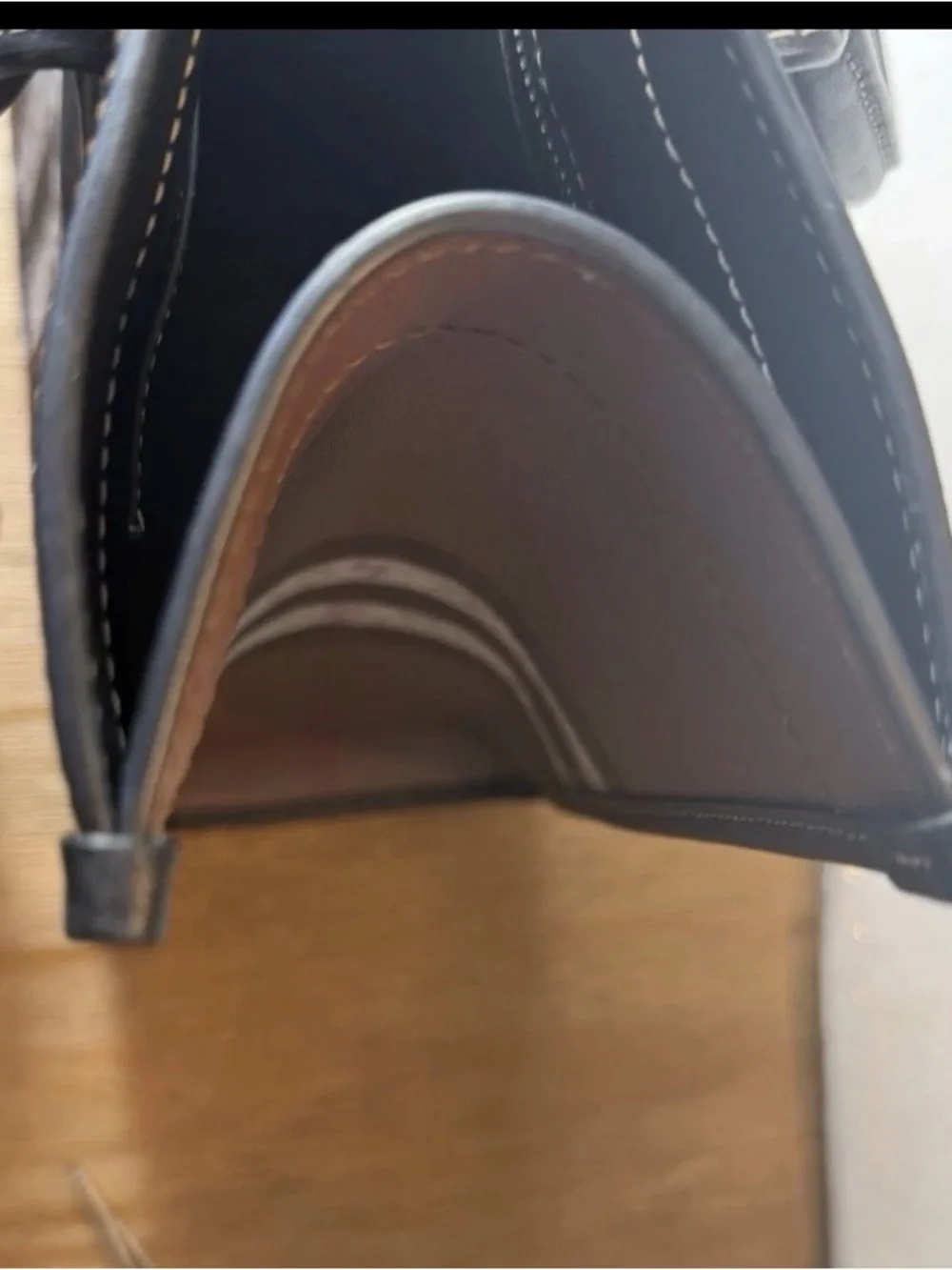 Burberry Denny Tote Bag in Dark Birch Brown Detachable Strap , Books, Carry- on
